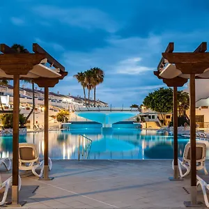 Blue Waters With Heated Pool Apartment